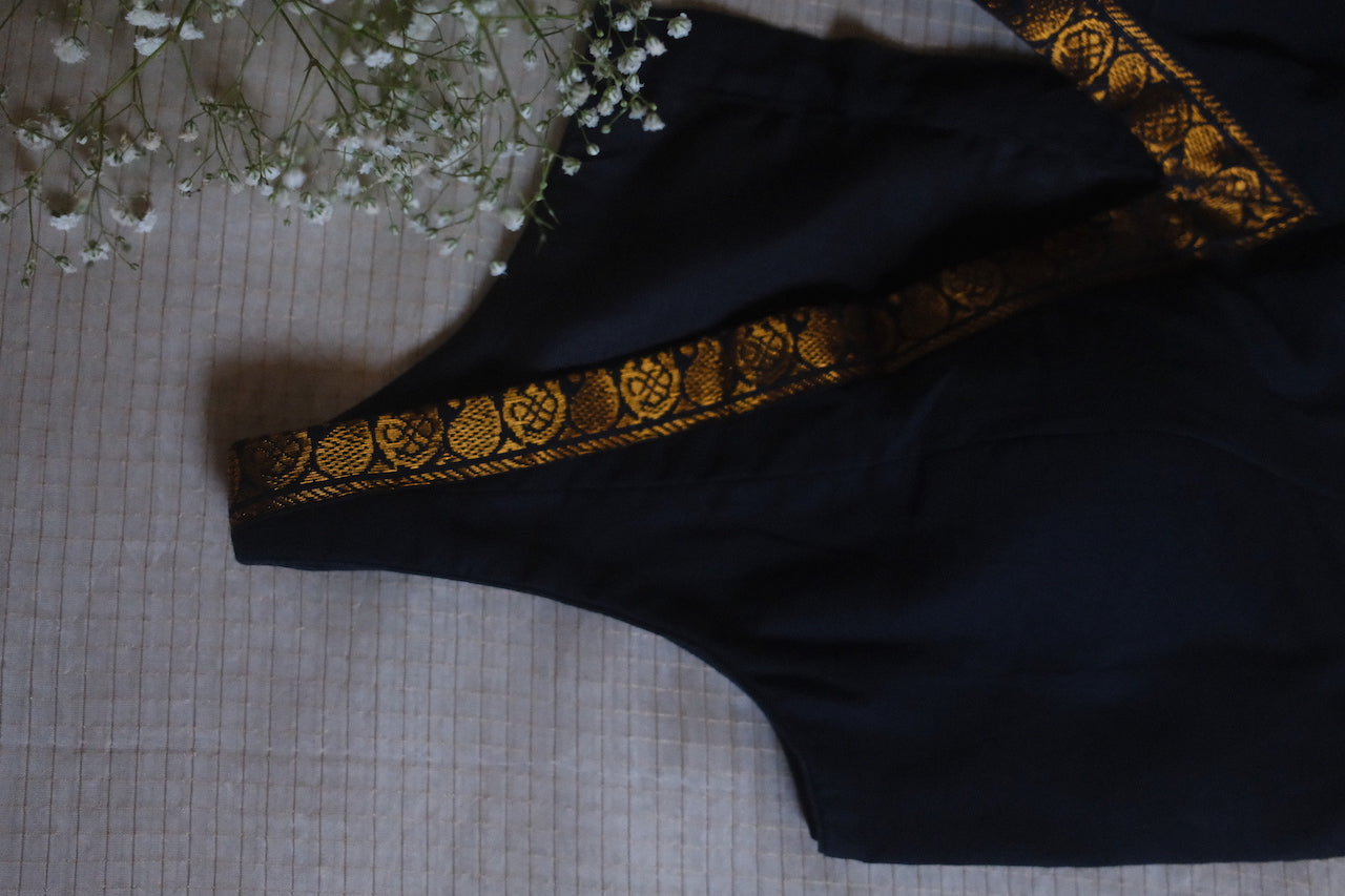 Kaarigai Sleeveless Padded Blouse